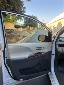 2012 Toyota Sienna XLE 7-Passenger   - Photo 15 - Sacramento, CA 95825