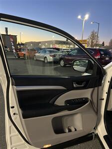 2015 Toyota Highlander XLE   - Photo 13 - Sacramento, CA 95825