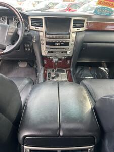 2015 Lexus LX 570   - Photo 18 - Sacramento, CA 95825