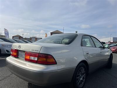 1999 Lexus ES 300   - Photo 9 - Sacramento, CA 95825