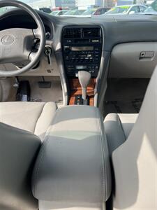 1999 Lexus ES 300   - Photo 18 - Sacramento, CA 95825