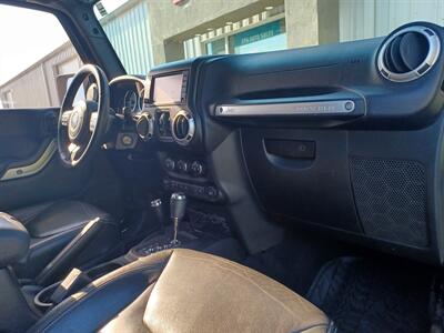 2015 Jeep Wrangler Unlimited Rubicon   - Photo 6 - Chula Vista, CA 91911