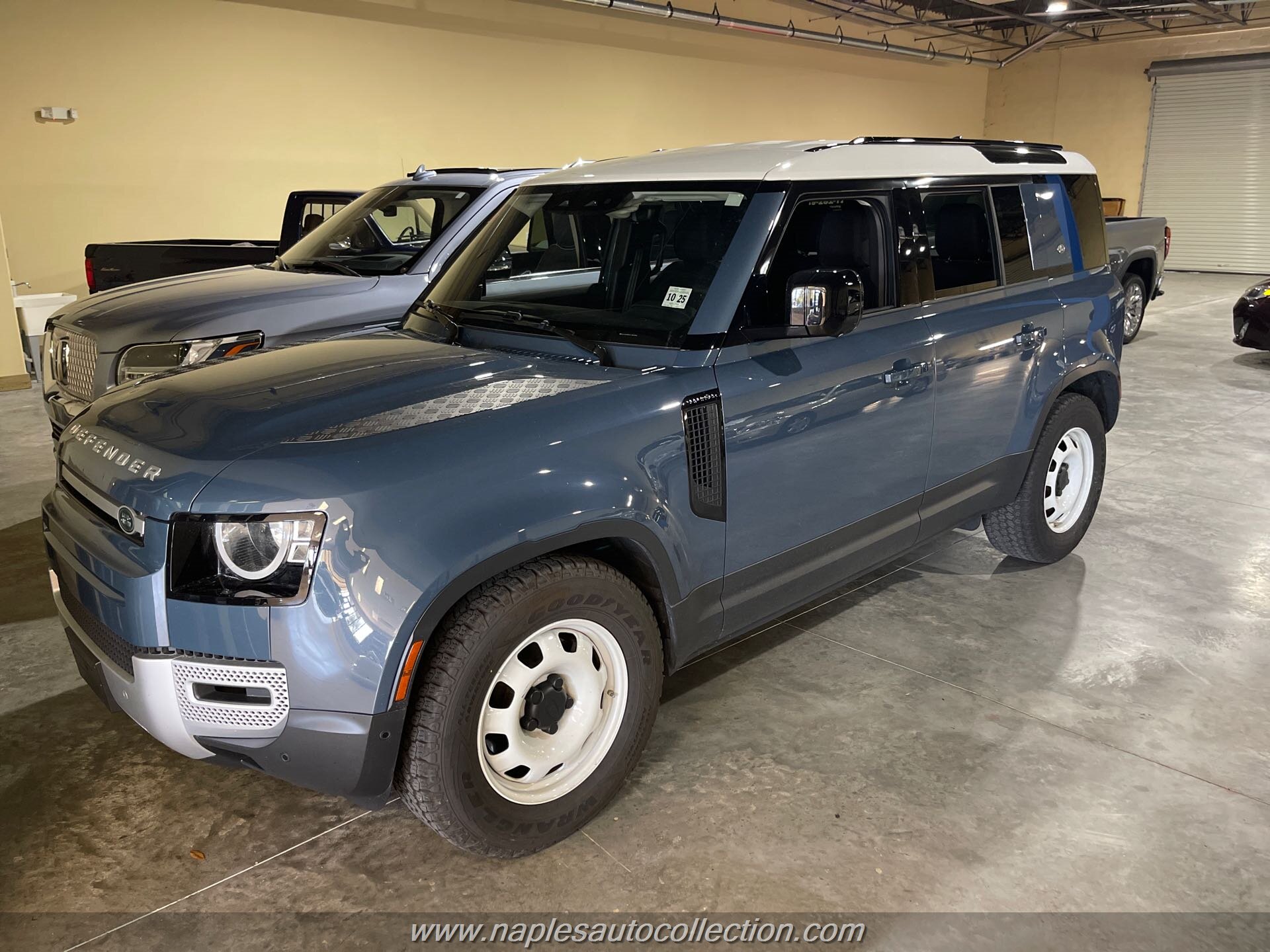 2020 Land Rover Defender 110 Standard   - Photo 1 - Bonita Springs, FL 34135