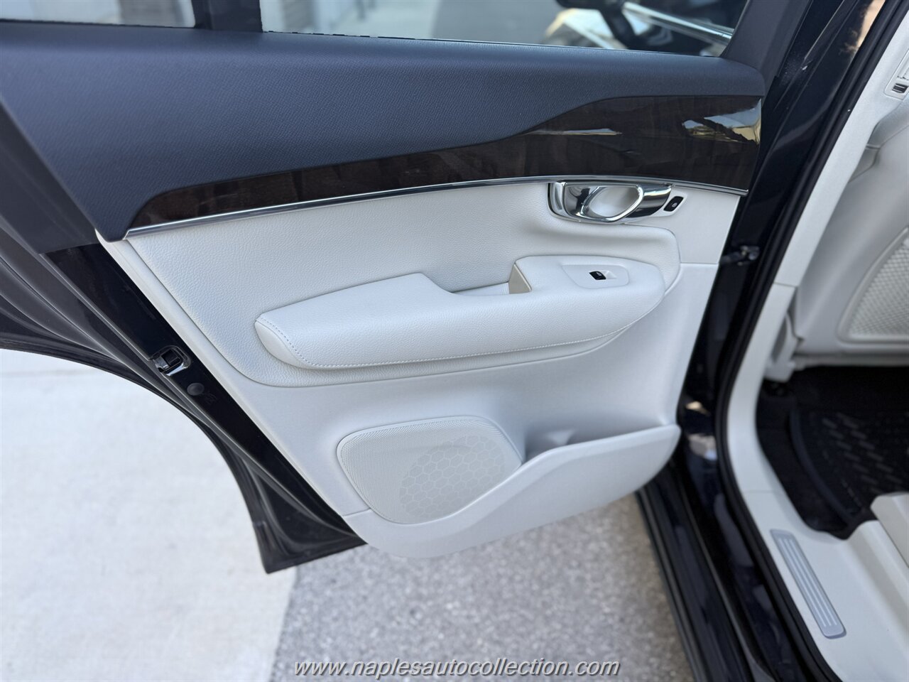 2017 Volvo XC90 T5 Momentum   - Photo 16 - Fort Myers, FL 33967