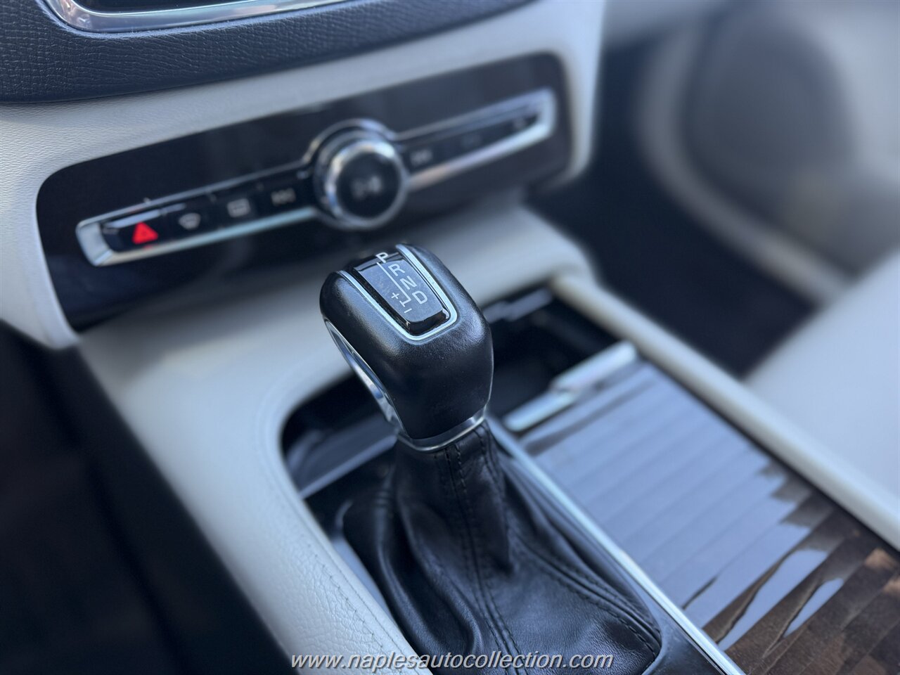 2017 Volvo XC90 T5 Momentum   - Photo 15 - Fort Myers, FL 33967