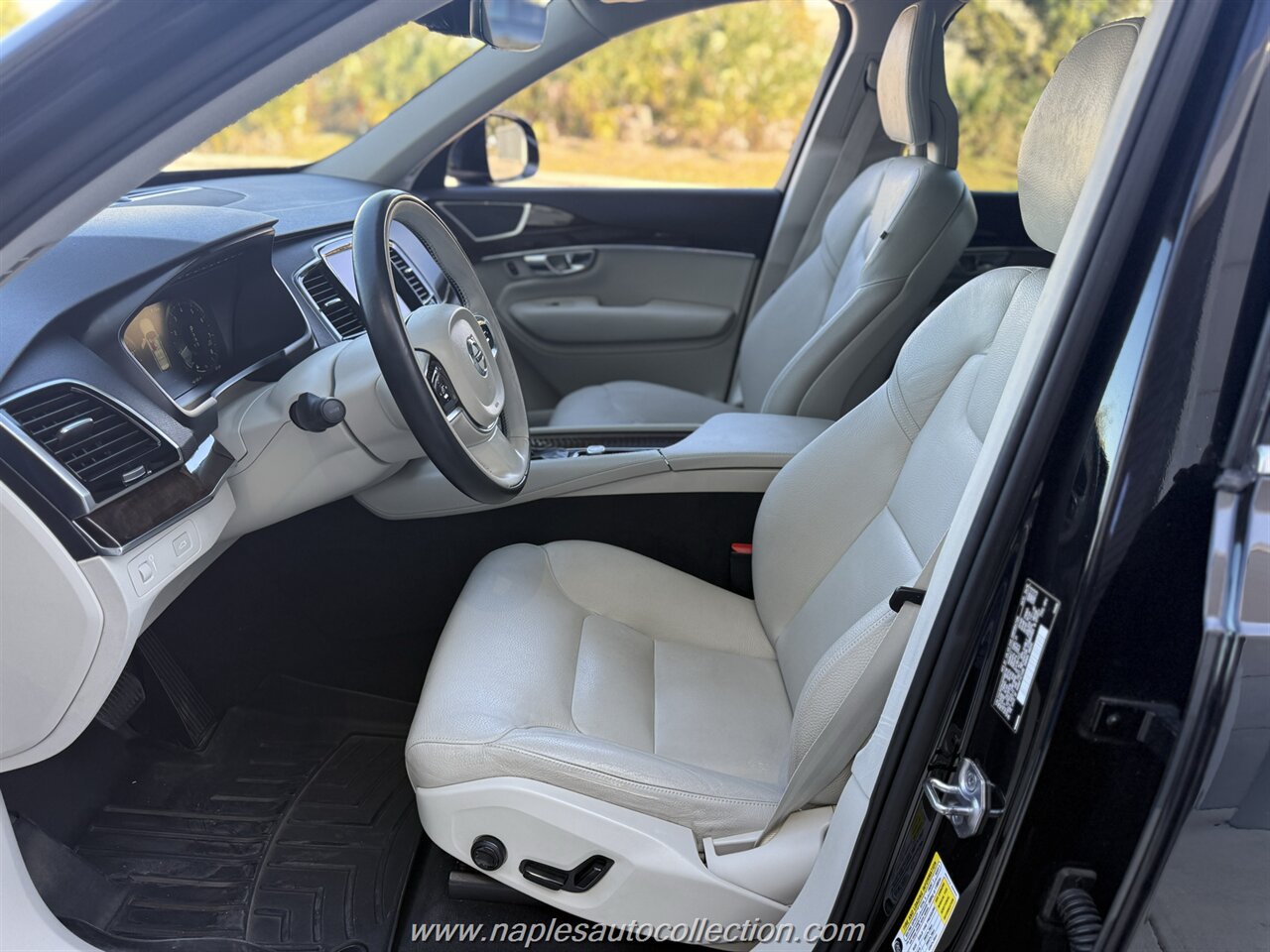 2017 Volvo XC90 T5 Momentum   - Photo 11 - Fort Myers, FL 33967