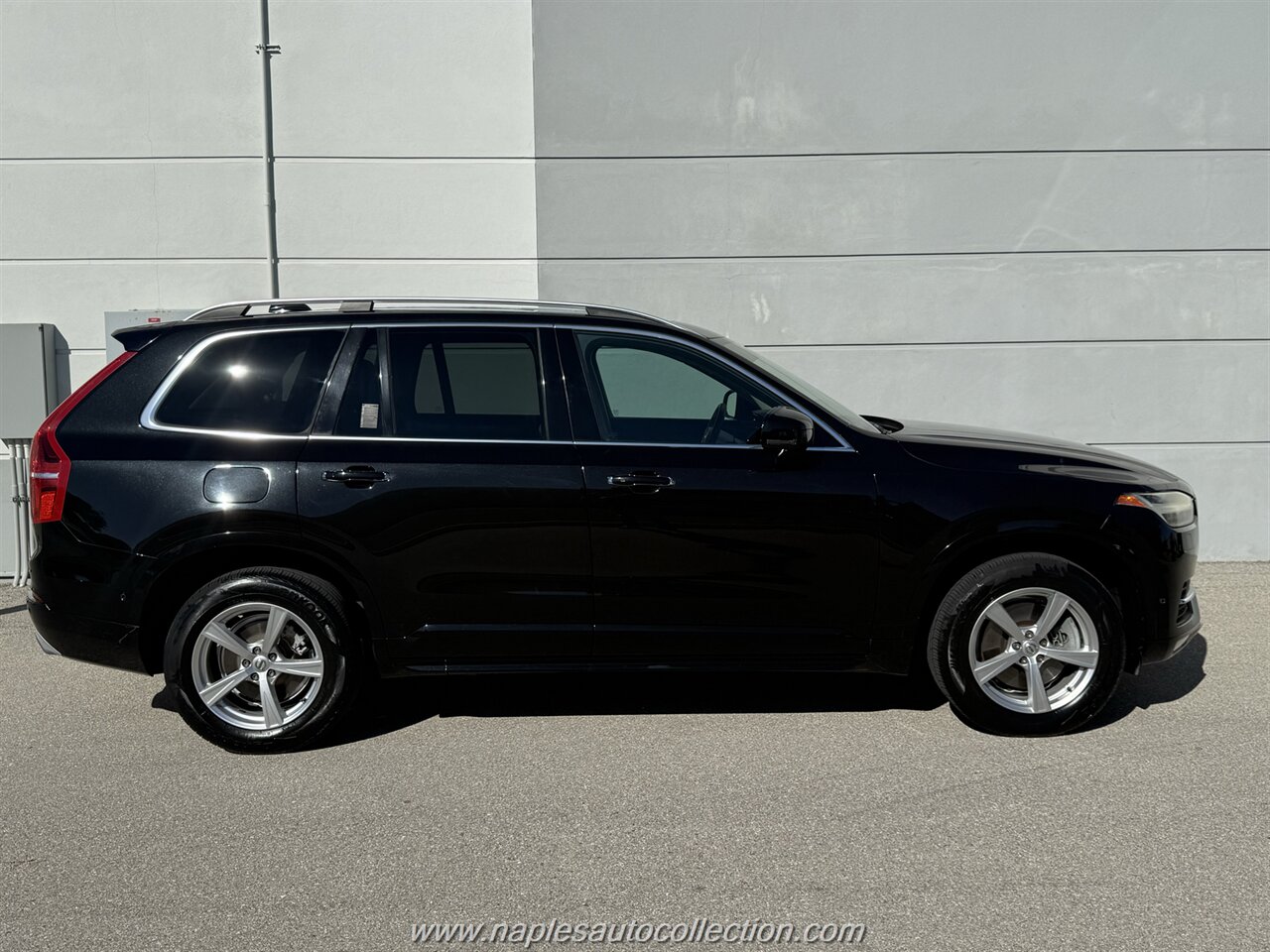 2017 Volvo XC90 T5 Momentum   - Photo 8 - Fort Myers, FL 33967