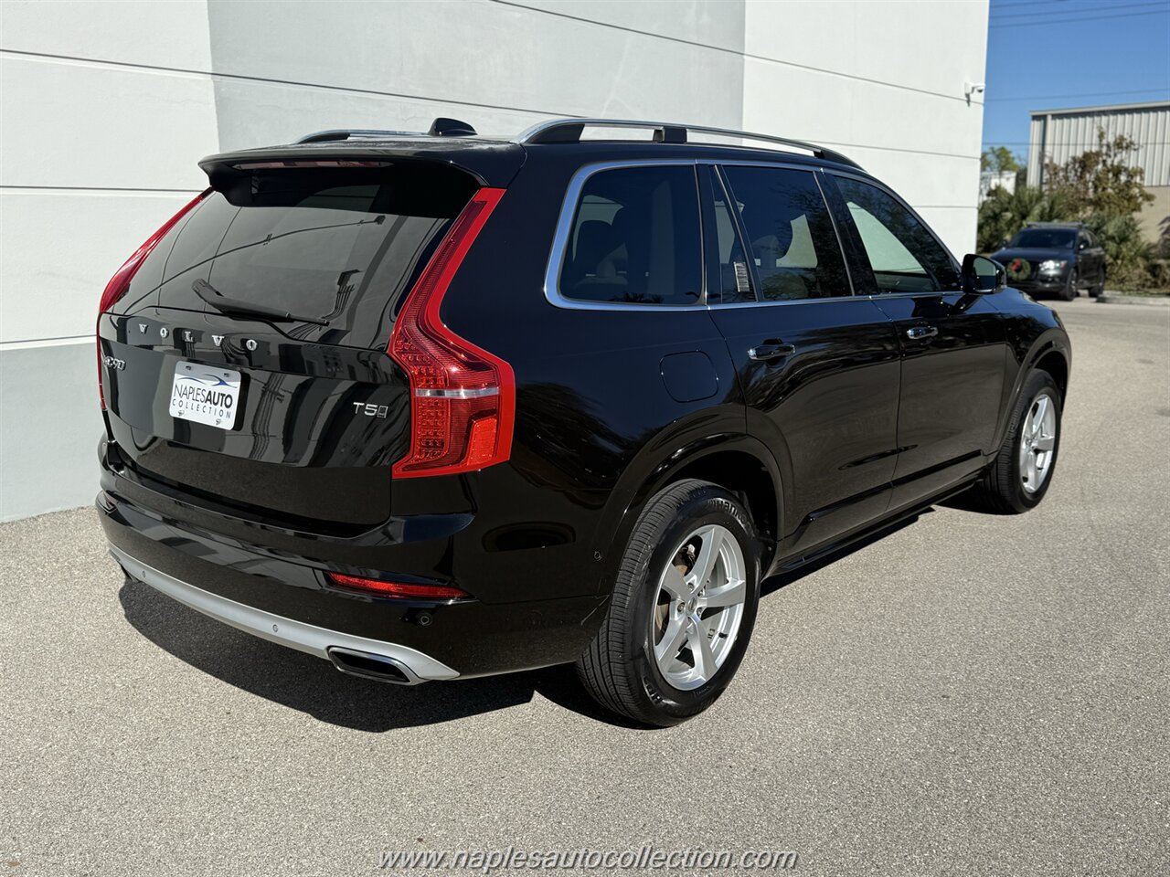 2017 Volvo XC90 T5 Momentum   - Photo 9 - Fort Myers, FL 33967