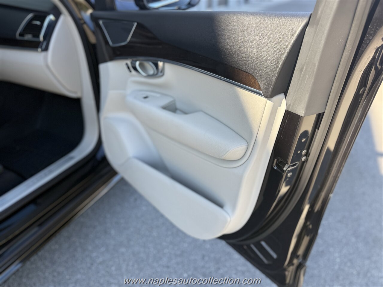 2017 Volvo XC90 T5 Momentum   - Photo 18 - Fort Myers, FL 33967