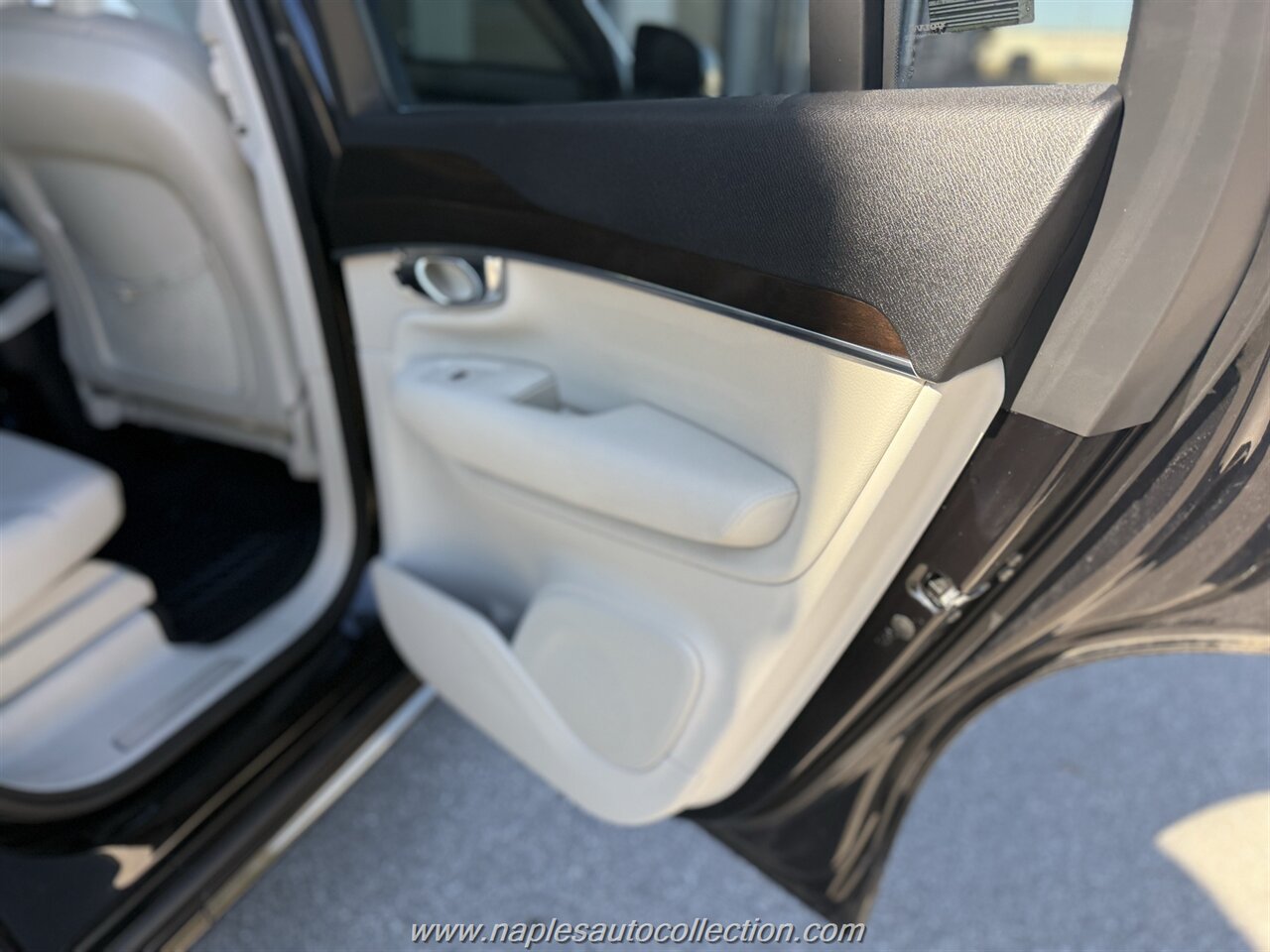 2017 Volvo XC90 T5 Momentum   - Photo 22 - Fort Myers, FL 33967