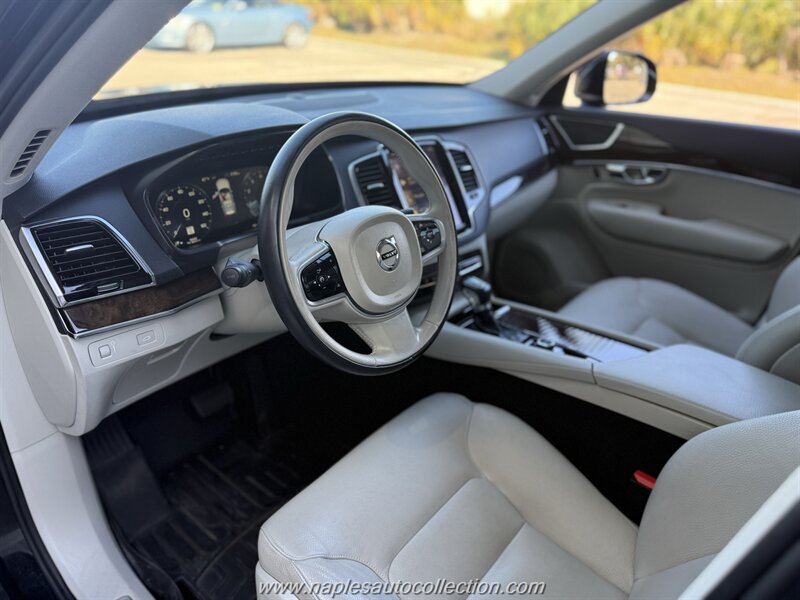 2017 Volvo XC90 T5 Momentum  