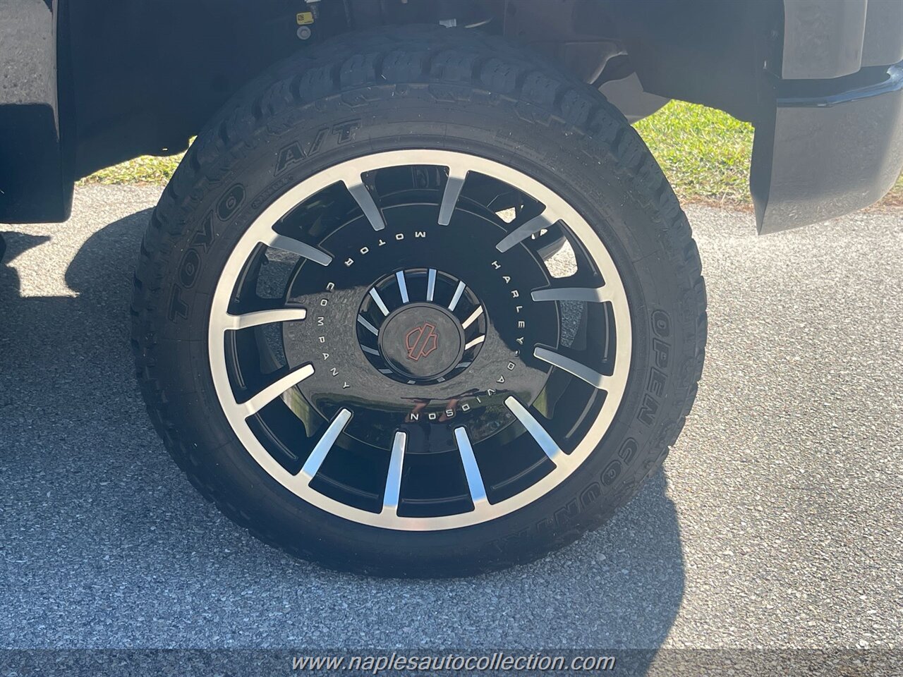 2022 GMC Sierra 1500 AT4  Harley Davidson - Photo 13 - Fort Myers, FL 33967