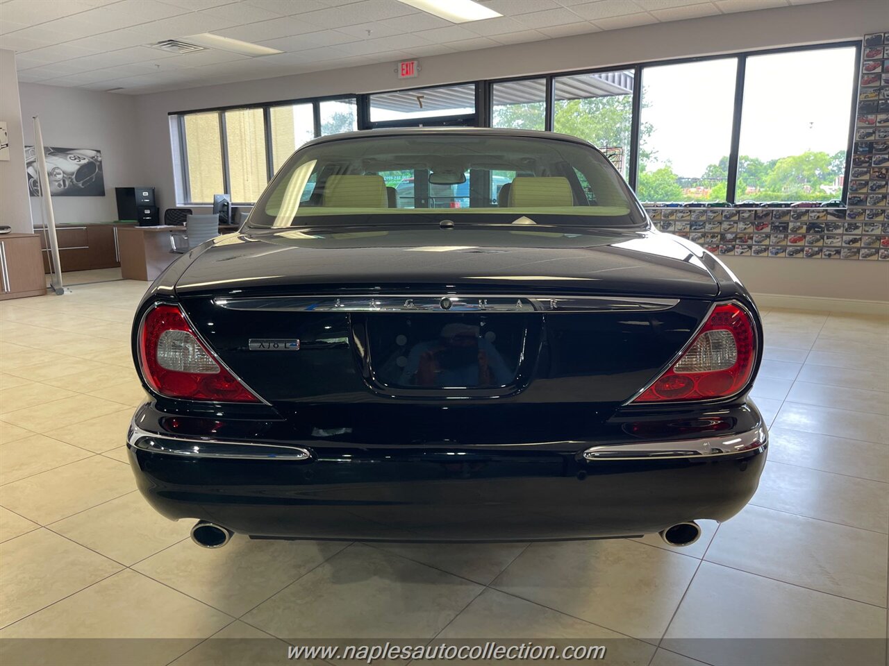 2005 Jaguar XJ8 L   - Photo 8 - Fort Myers, FL 33967