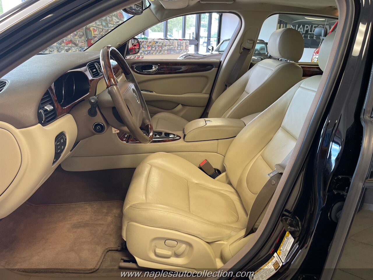 2005 Jaguar XJ8 L   - Photo 11 - Fort Myers, FL 33967