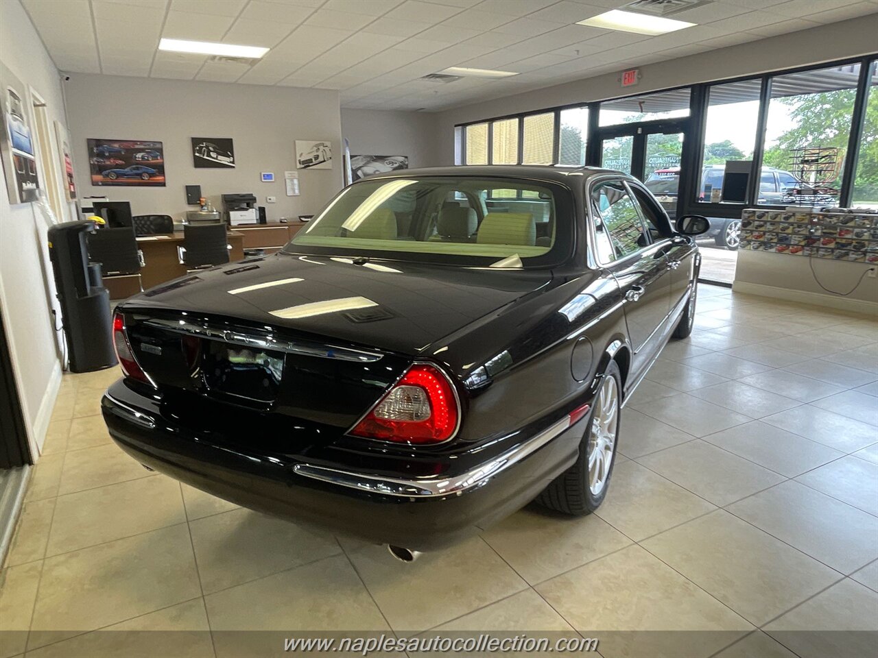 2005 Jaguar XJ8 L   - Photo 7 - Fort Myers, FL 33967