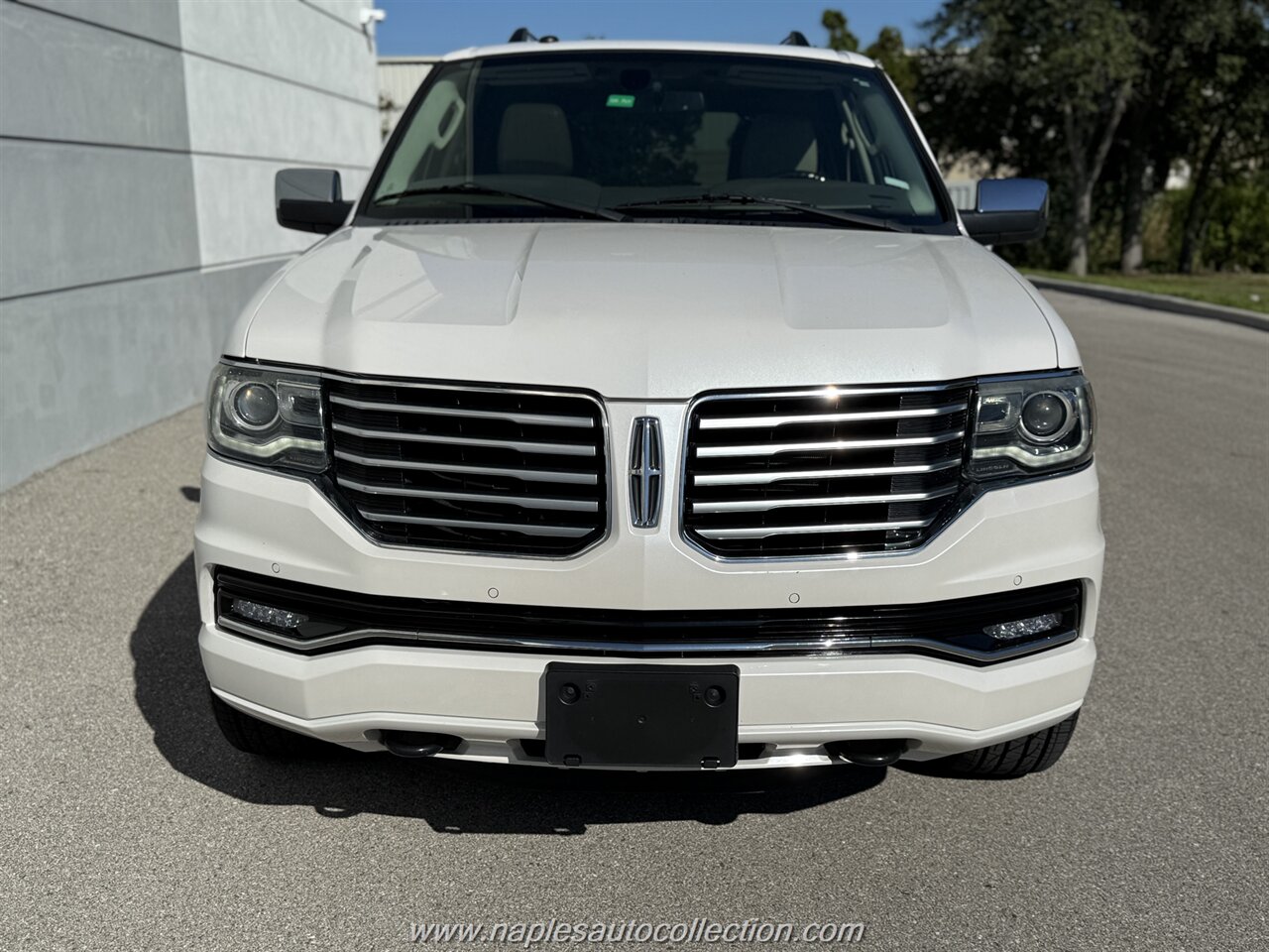 2016 Lincoln Navigator Select photo 3