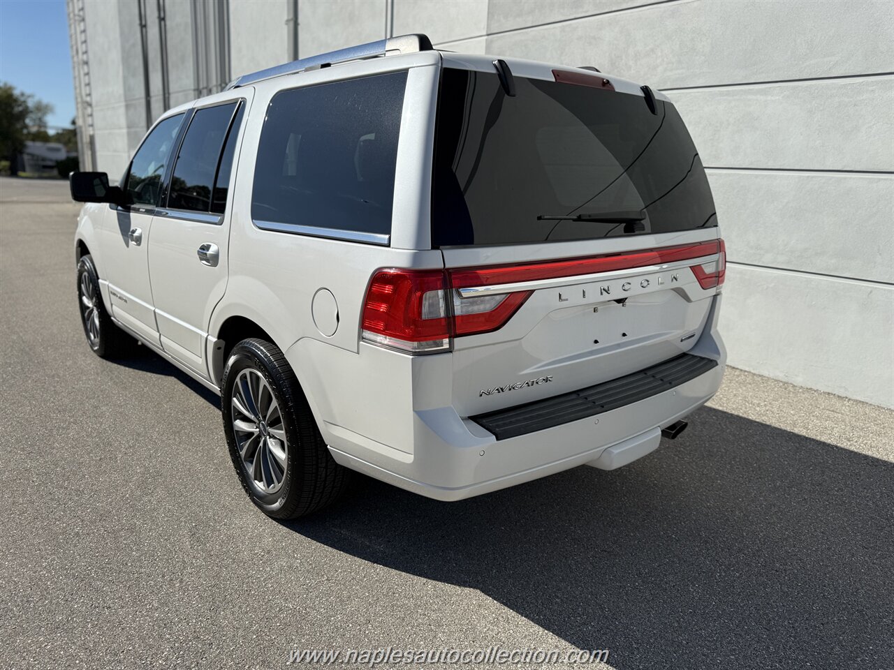 2016 Lincoln Navigator Select - Photo 8 - Fort Myers, FL 33967