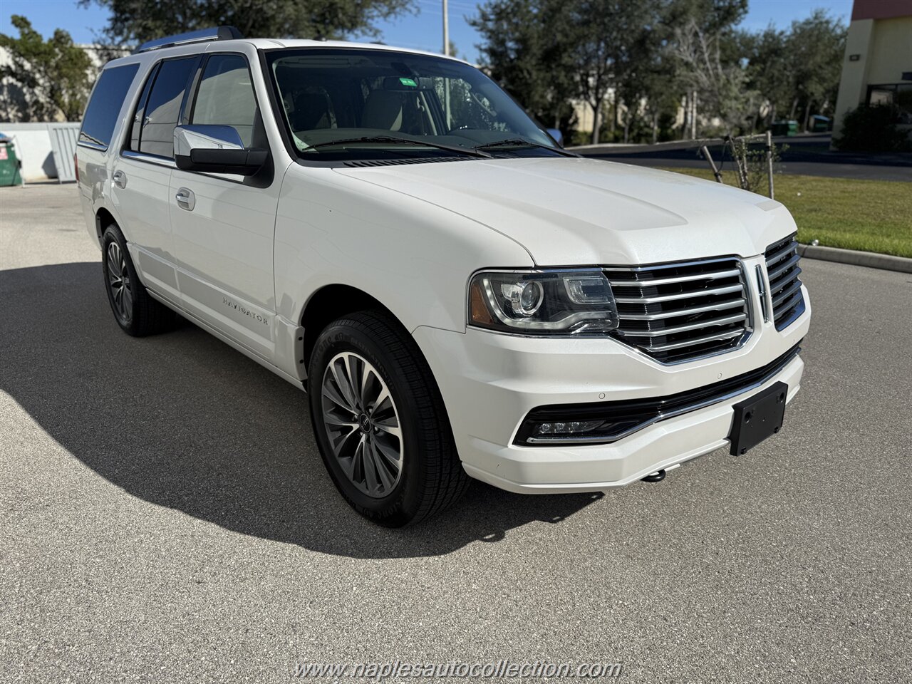 2016 Lincoln Navigator Select photo 4