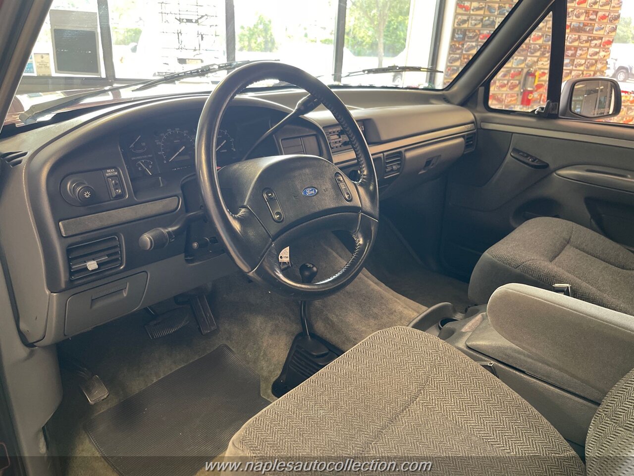 1993 Ford Bronco XLT 2dr XLT   - Photo 2 - Fort Myers, FL 33967