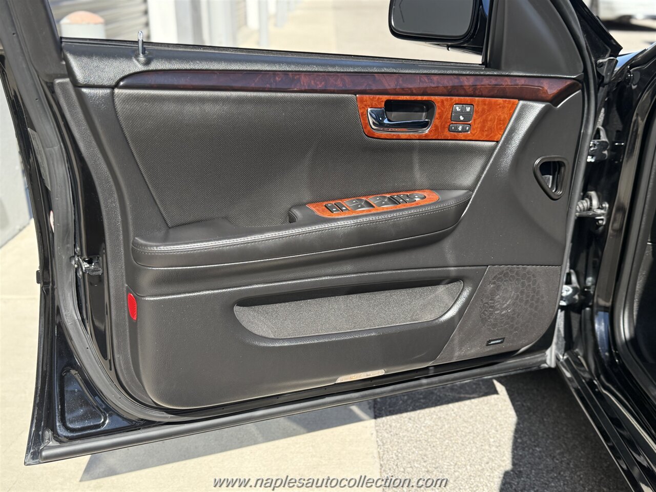 2011 Cadillac DTS Premium Collection   - Photo 22 - Fort Myers, FL 33967