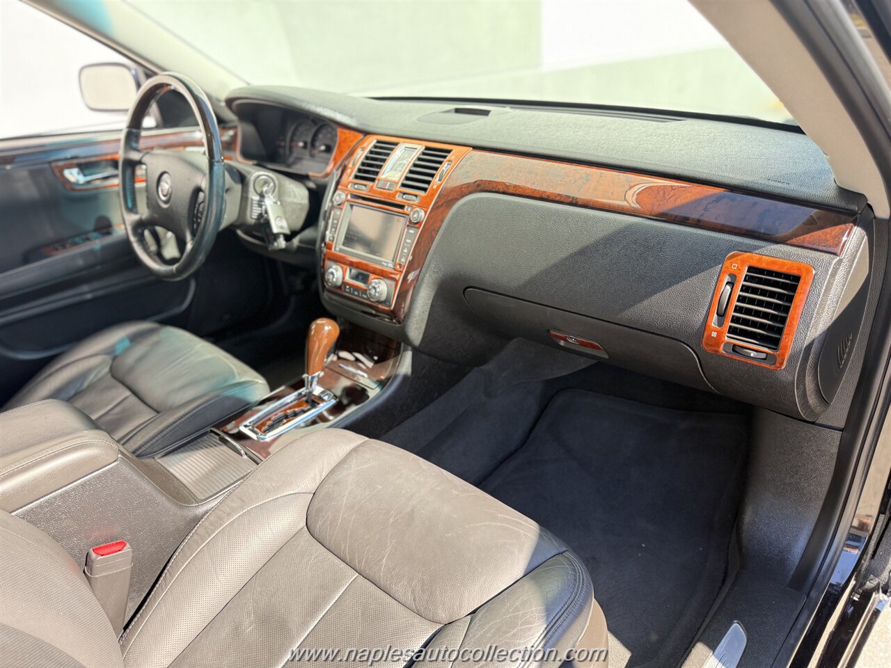 2011 Cadillac DTS Premium Collection   - Photo 23 - Fort Myers, FL 33967