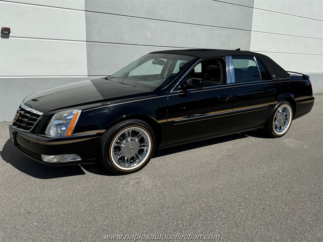 2011 Cadillac DTS Premium Collection   - Photo 4 - Fort Myers, FL 33967