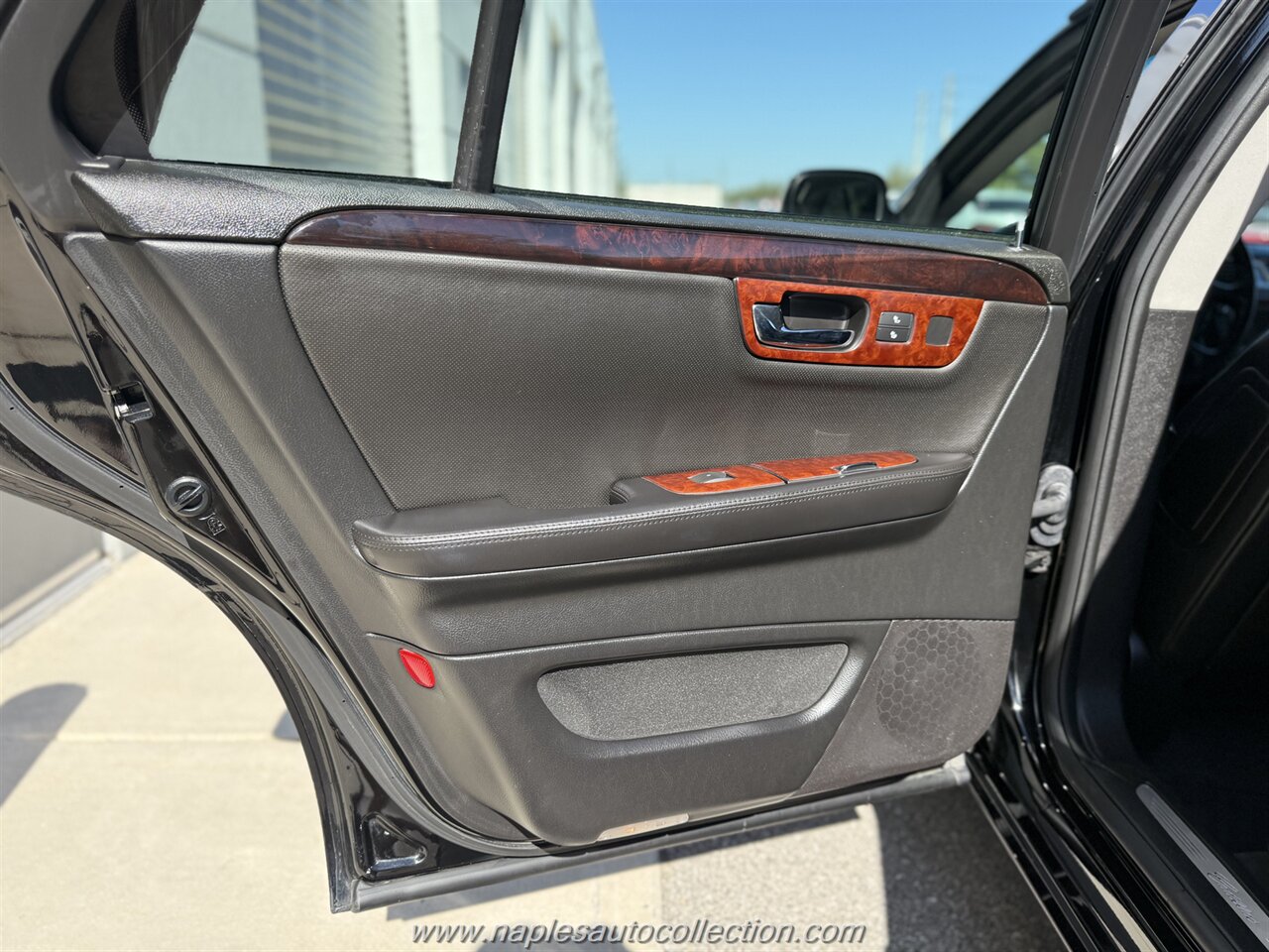 2011 Cadillac DTS Premium Collection   - Photo 29 - Fort Myers, FL 33967