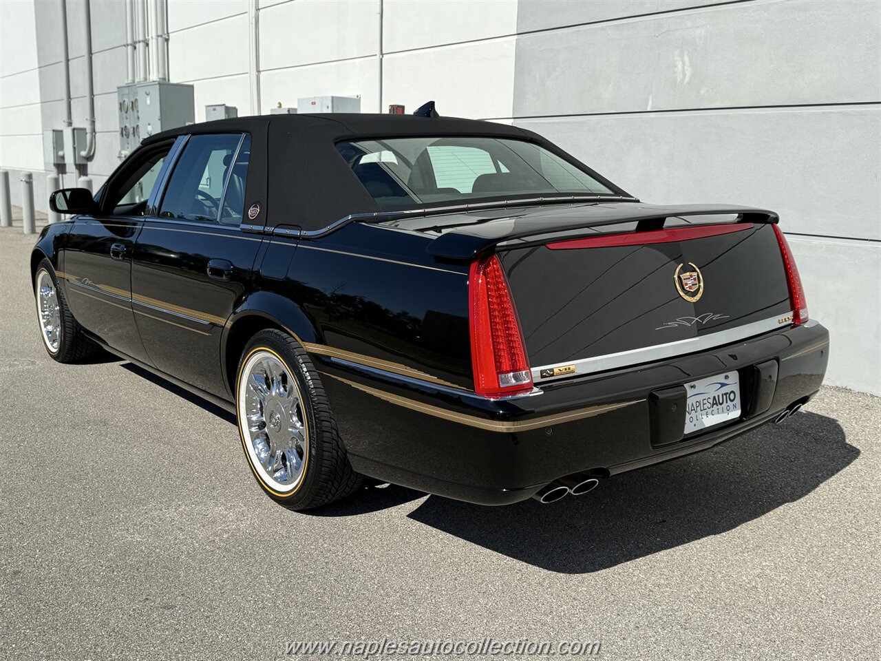 2011 Cadillac DTS Premium Collection   - Photo 7 - Fort Myers, FL 33967