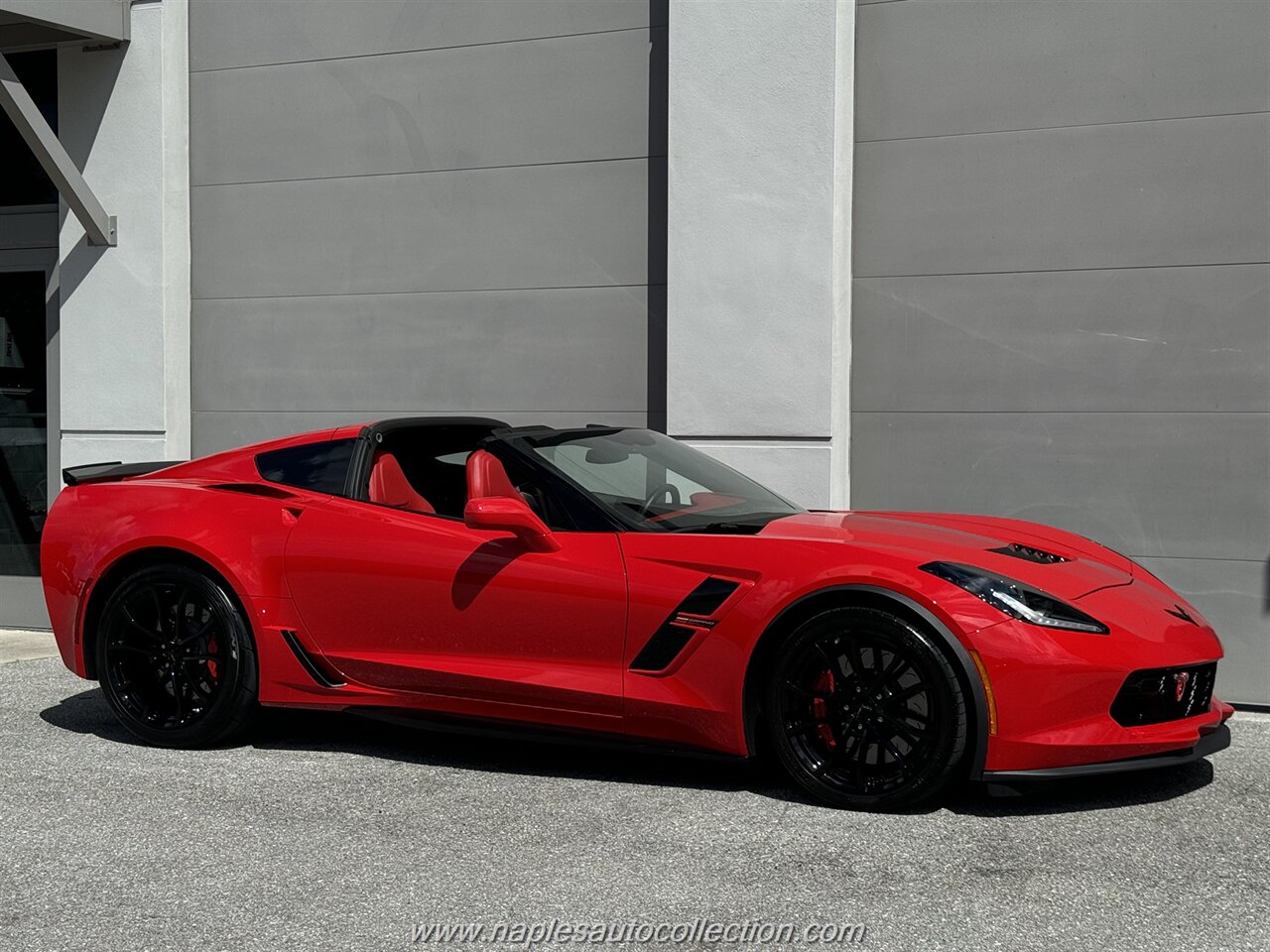 2019 Chevrolet Corvette Grand Sport   - Photo 8 - Fort Myers, FL 33967