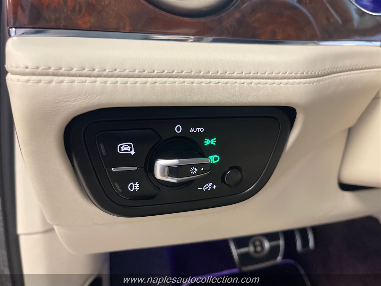 2019 Bentley Bentayga V8   - Photo 12 - Fort Myers, FL 33967