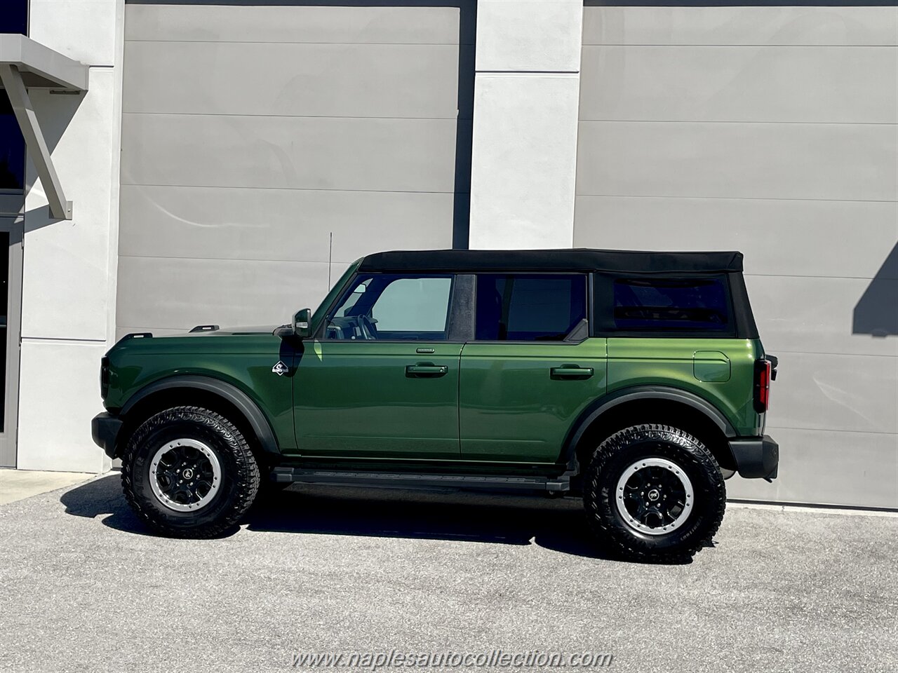 2023 Ford Bronco Outerbanks  Sasquatch Package - Photo 24 - Fort Myers, FL 33967