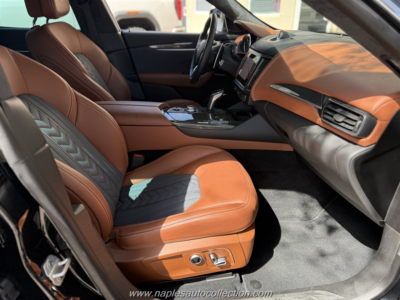 2021 Maserati Levante GranLusso   - Photo 15 - Bonita Springs, FL 34135