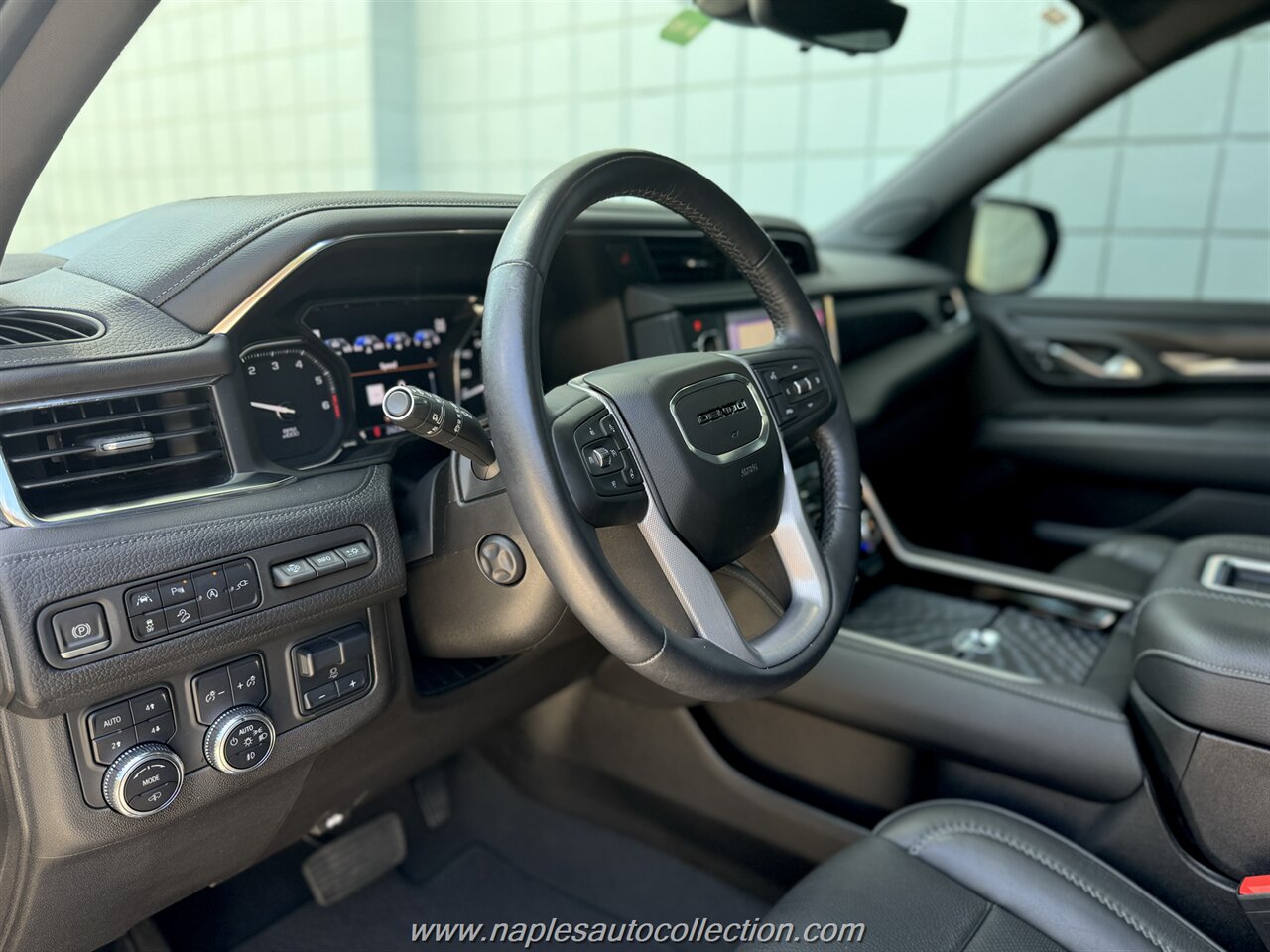 2021 GMC Yukon Denali   - Photo 9 - Fort Myers, FL 33967