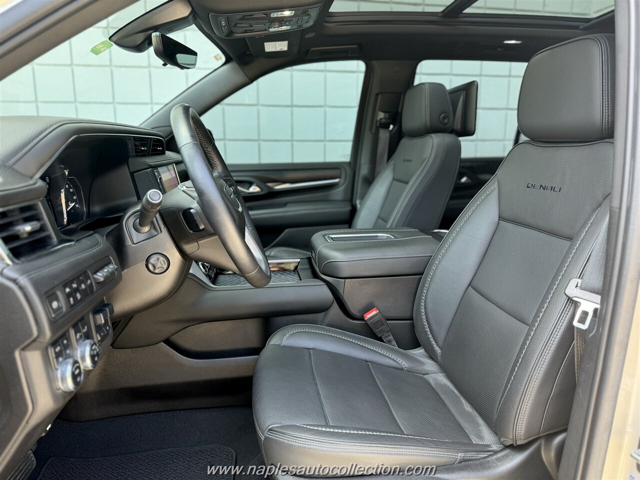 2021 GMC Yukon Denali   - Photo 10 - Fort Myers, FL 33967