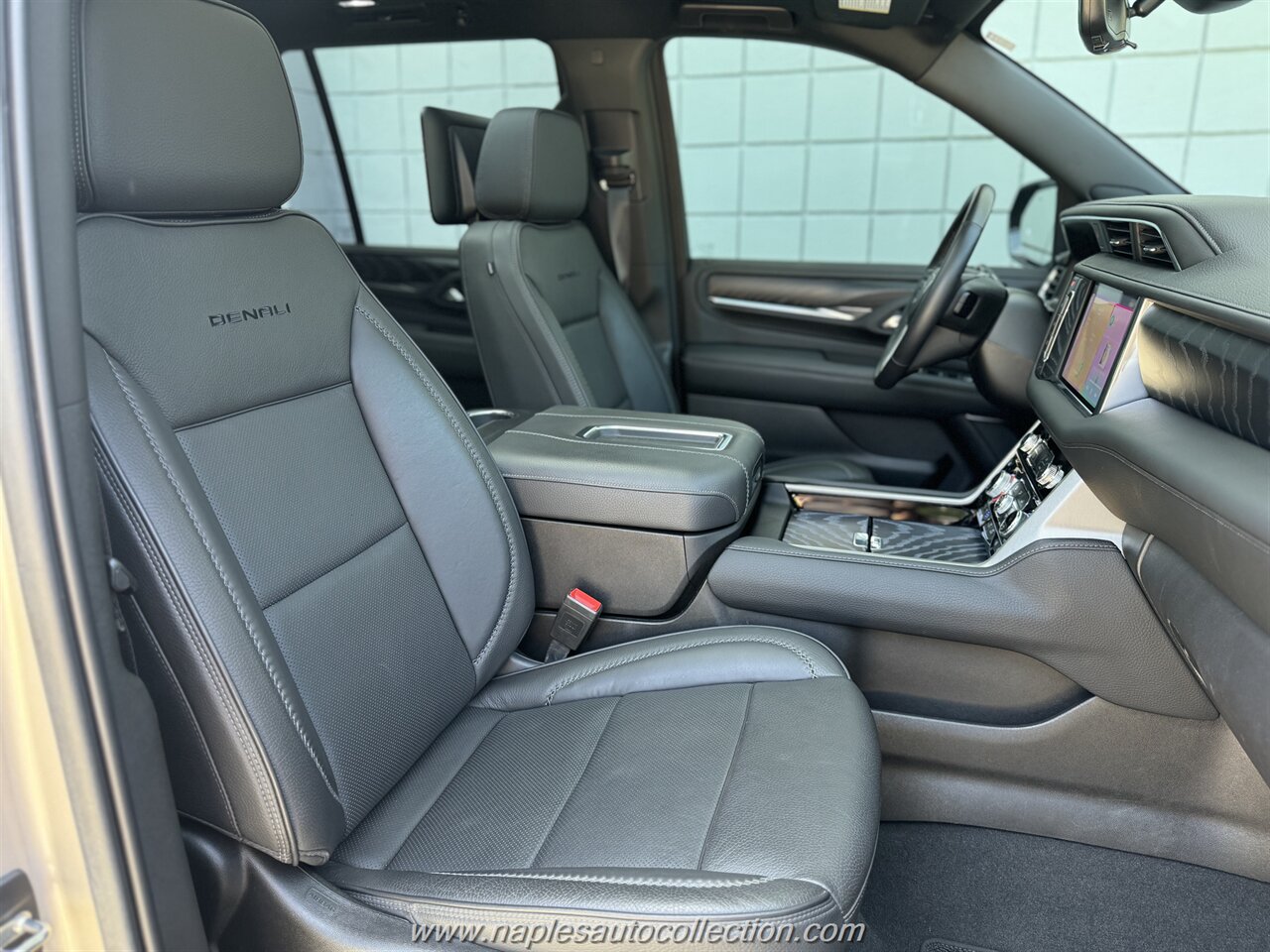 2021 GMC Yukon Denali   - Photo 16 - Fort Myers, FL 33967