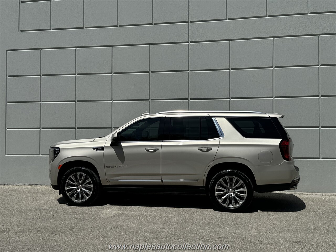 2021 GMC Yukon Denali   - Photo 34 - Fort Myers, FL 33967