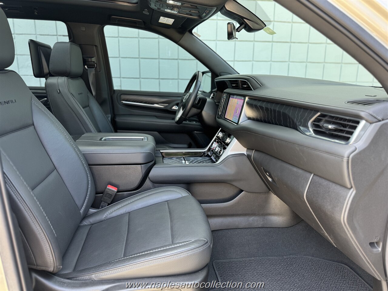 2021 GMC Yukon Denali   - Photo 17 - Fort Myers, FL 33967