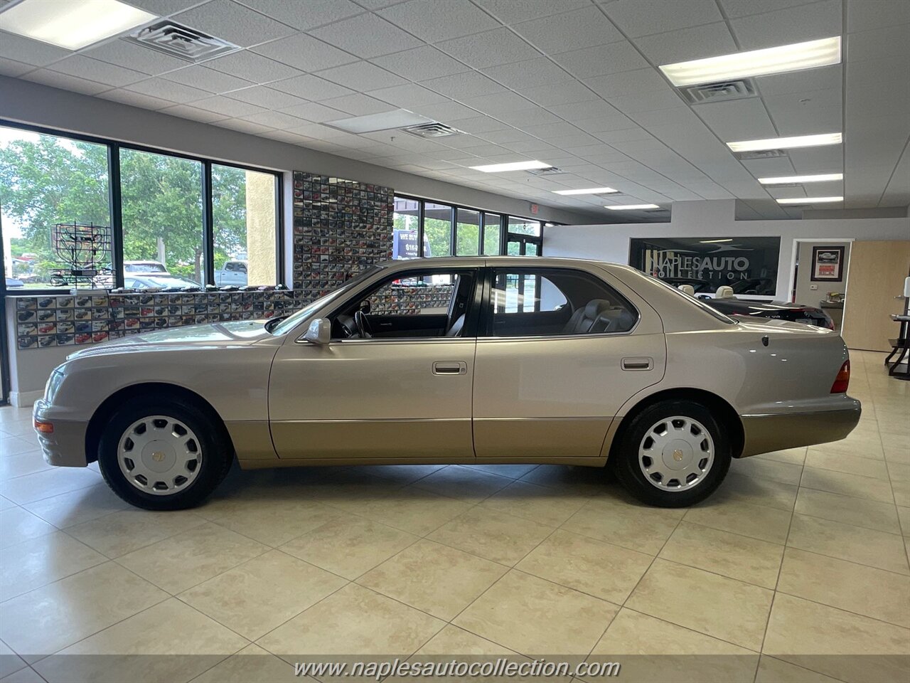 1995 Lexus LS 400   - Photo 8 - Fort Myers, FL 33967