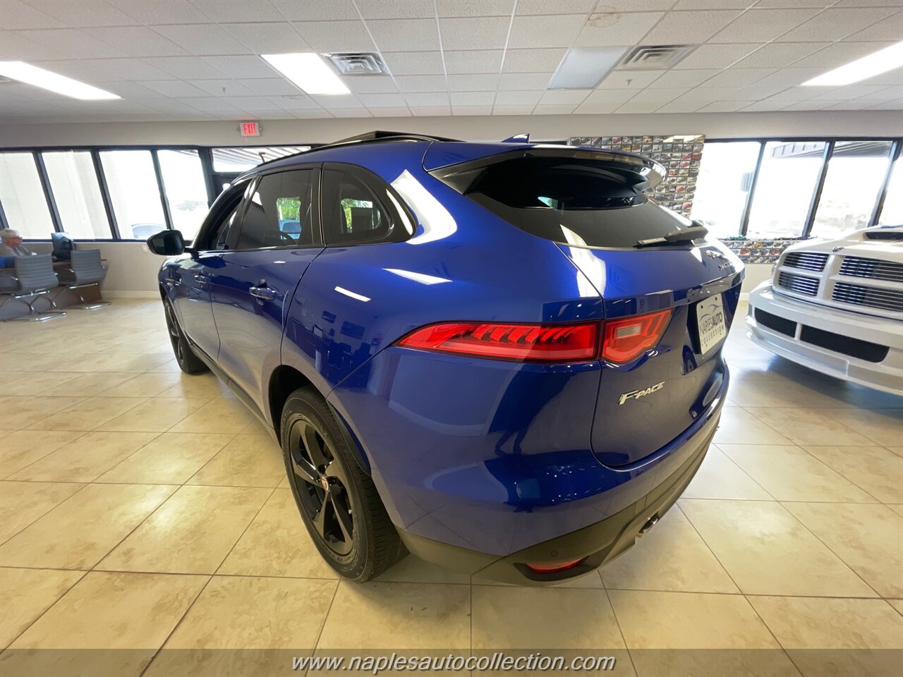 2018 Jaguar F-PACE 25t Premium   - Photo 8 - Fort Myers, FL 33967