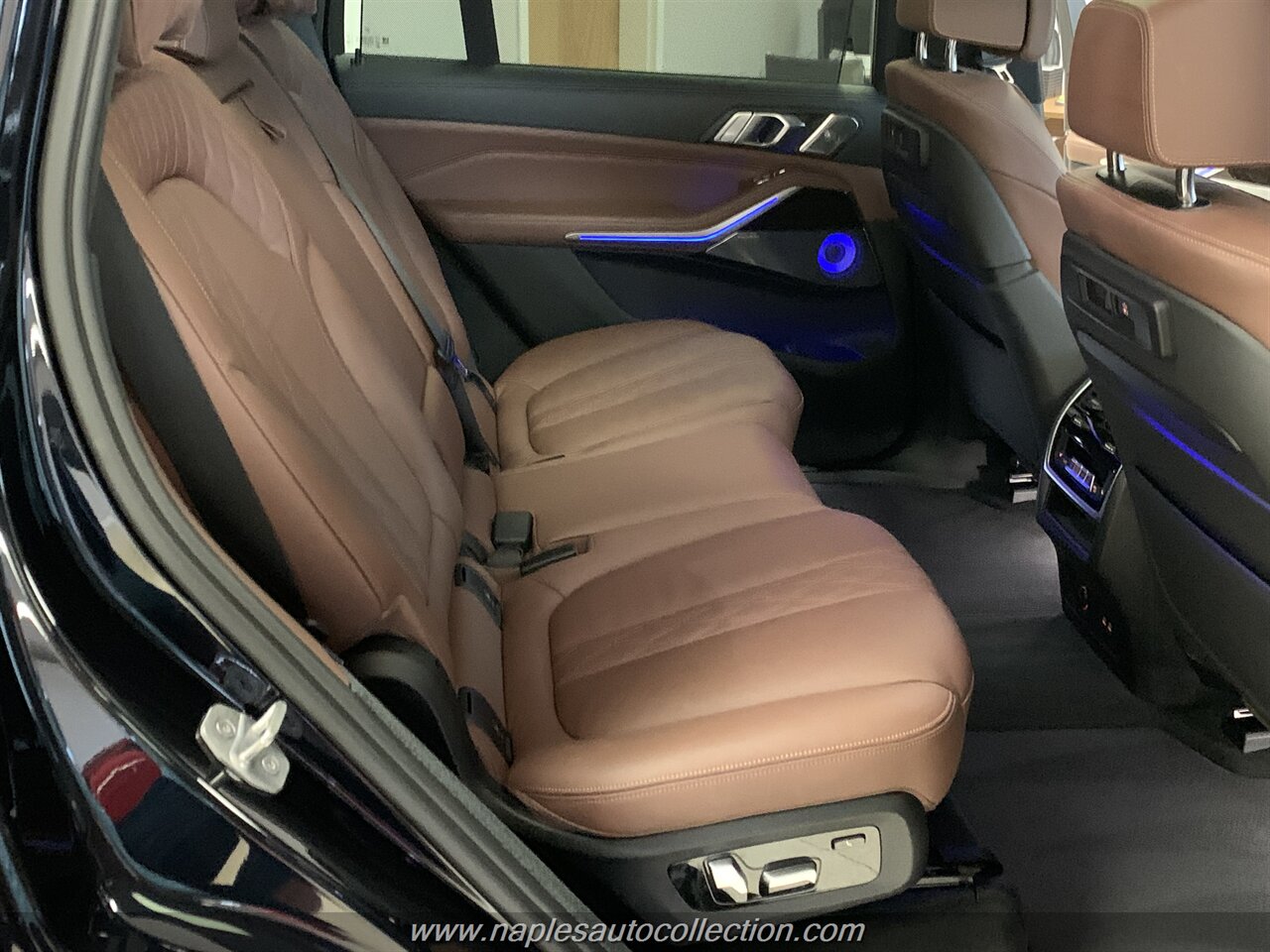 2020 BMW X7 M50i   - Photo 21 - Fort Myers, FL 33967