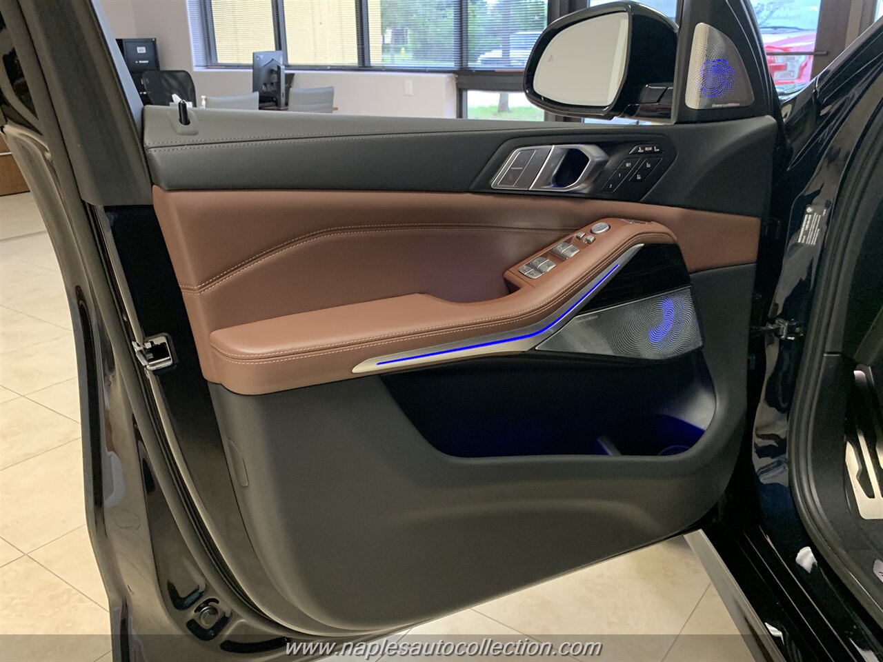 2020 BMW X7 M50i   - Photo 10 - Fort Myers, FL 33967