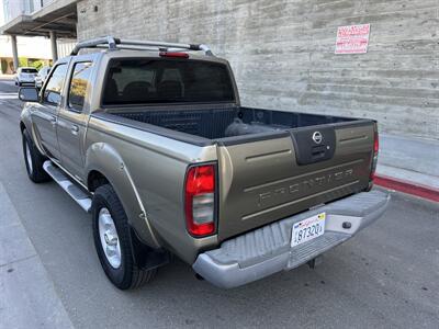 2001 Nissan Frontier SE   - Photo 4 - Tarzana, CA 91356