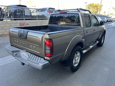 2001 Nissan Frontier SE   - Photo 6 - Tarzana, CA 91356