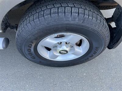 2001 Nissan Frontier SE   - Photo 20 - Tarzana, CA 91356