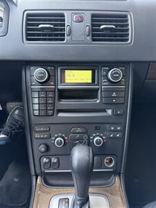2011 Volvo XC90 3.2   - Photo 21 - Tarzana, CA 91356