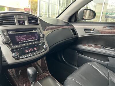 2012 Toyota Avalon XLS   - Photo 19 - Tarzana, CA 91356