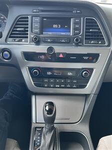 2016 Hyundai SONATA Hybrid SE   - Photo 18 - Tarzana, CA 91356
