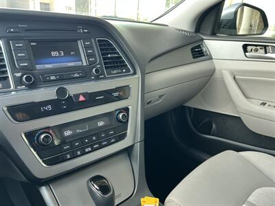 2016 Hyundai SONATA Hybrid SE   - Photo 21 - Tarzana, CA 91356
