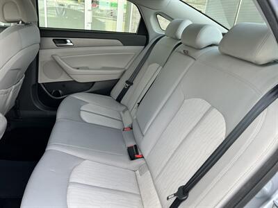 2016 Hyundai SONATA Hybrid SE   - Photo 11 - Tarzana, CA 91356
