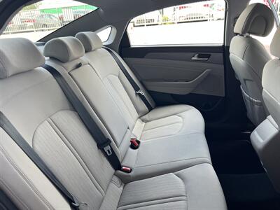 2016 Hyundai SONATA Hybrid SE   - Photo 13 - Tarzana, CA 91356